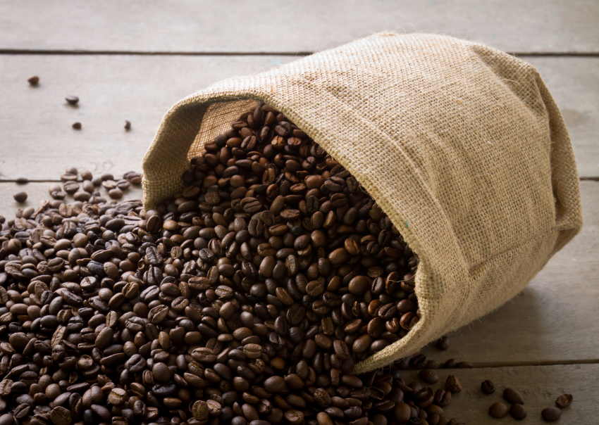 Выпил и поделился с другими: мужчина украл дорогой кофе из магазина Сочи 