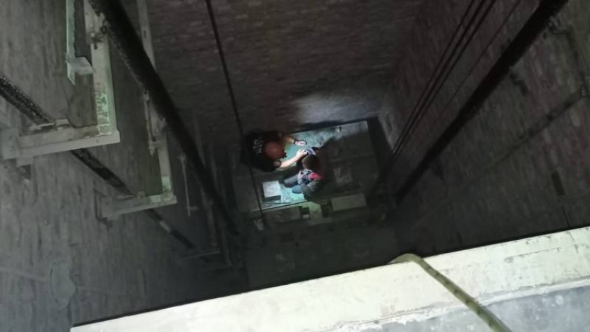 В Сочи пенсионер упал в шахту лифта