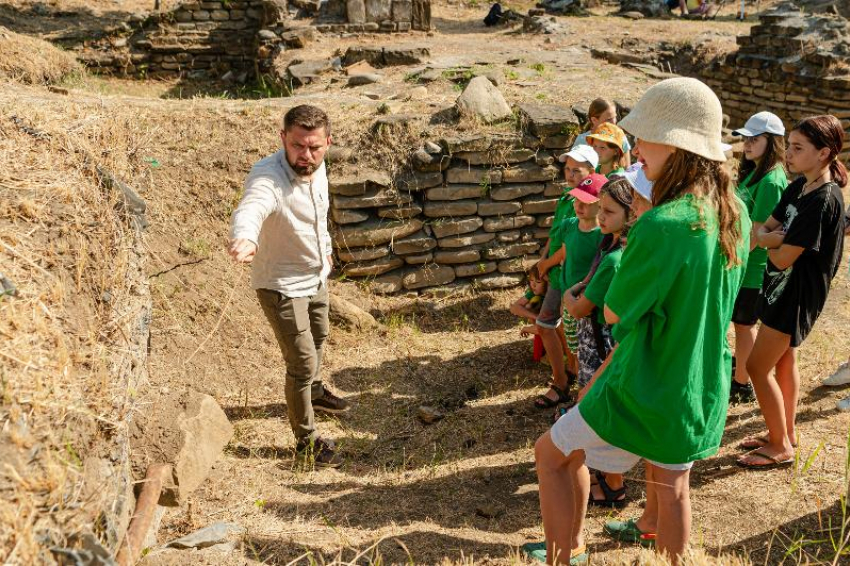 Жители и гости «Сириуса» могут посетить лекцию на раскопках византийского храма