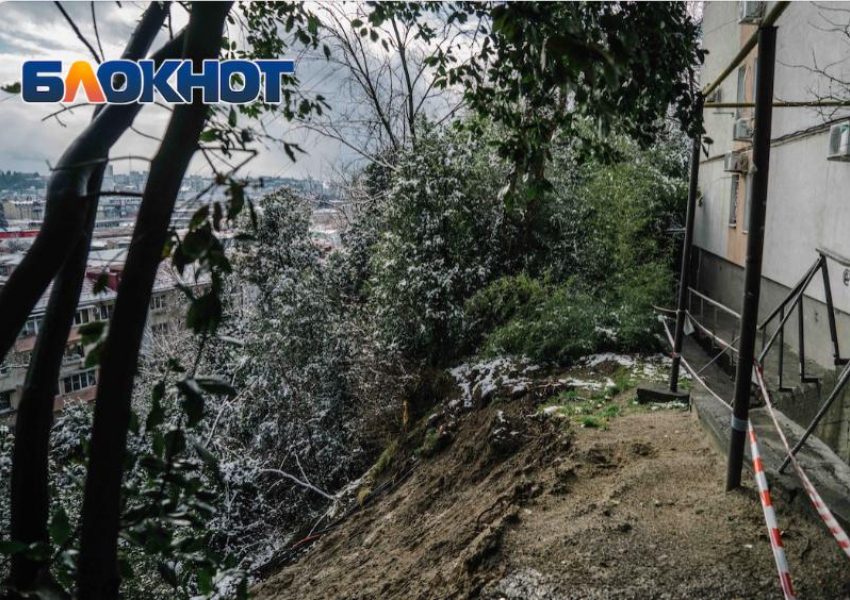 Власти лишь кормят обещаниями: оползень разрушает многоквартирный дом в Сочи на протяжении многих лет