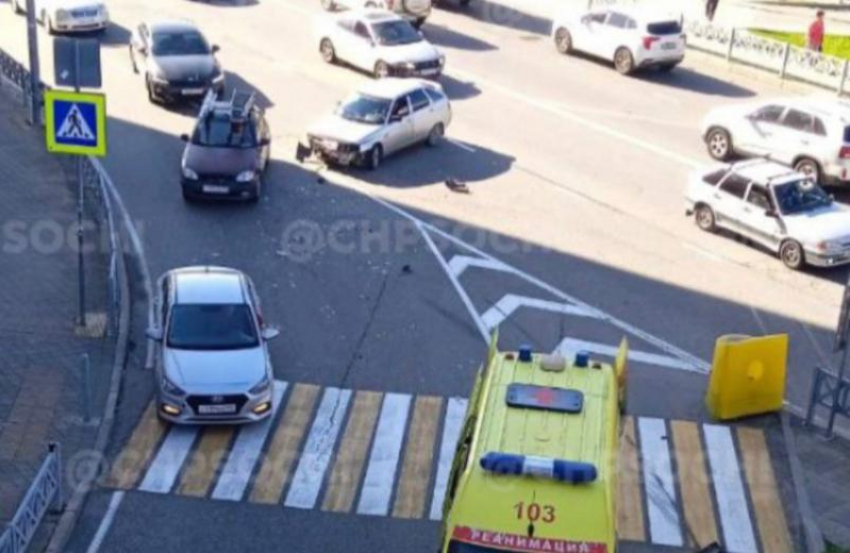 Мужчина погиб под колесами автомобиля в Сочи