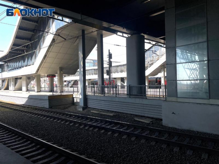 Несколько поездов, идущих в Сочи, задерживаются из-за атаки БПЛА в Воронежской области  