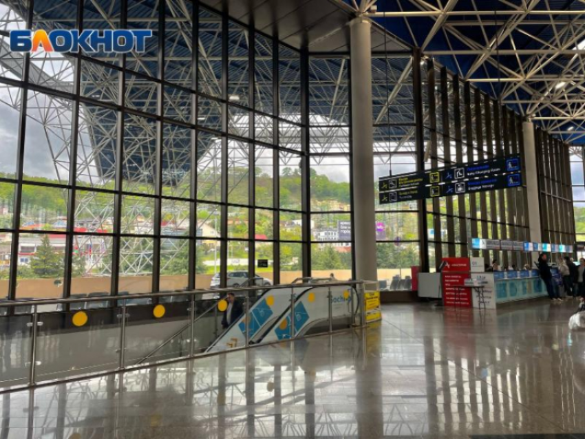 Авиакомпанию, которая не предоставила пассажирам гостиницу во время атаки БПЛА в Сочи, оштрафовали