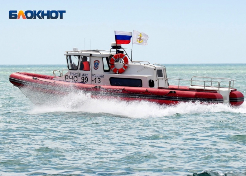 Спасатели продолжают поиски пропавшего туриста в акватории Черного моря в Сочи