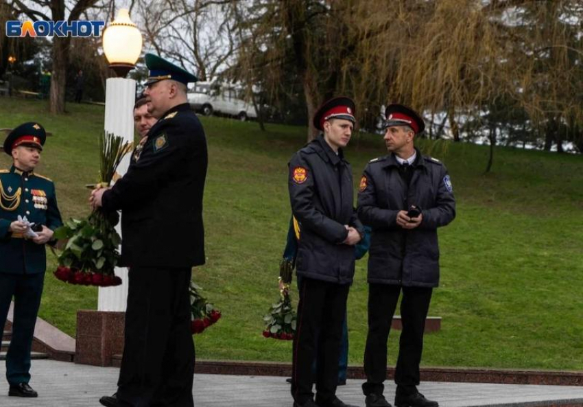 В новогодние праздники охрану порядка в Сочи контролировали казаки и полицейские 