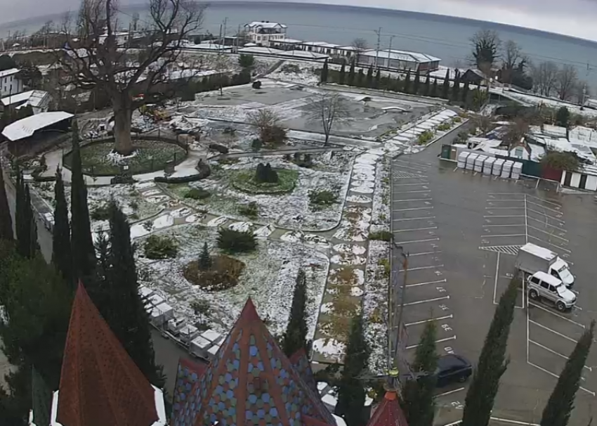 Снег выпал в прибрежной части Сочи