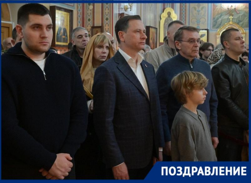 Мэр Сочи посетил божественную литургию и поздравил горожан с Рождеством