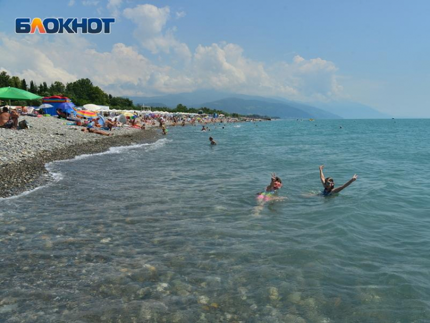 Черное море у берегов Сочи прогрелось до 17 градусов тепла 