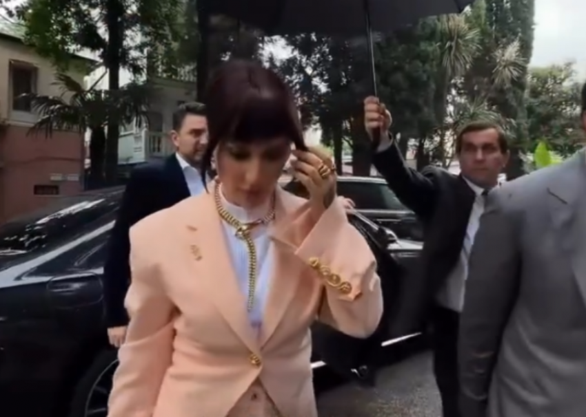 Тина Канделаки призвала ездить в Сочи, а не в Сен-Тропе