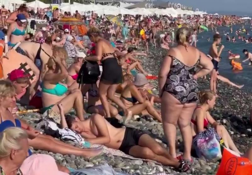 Сочи поразил количеством туристов на пляжах