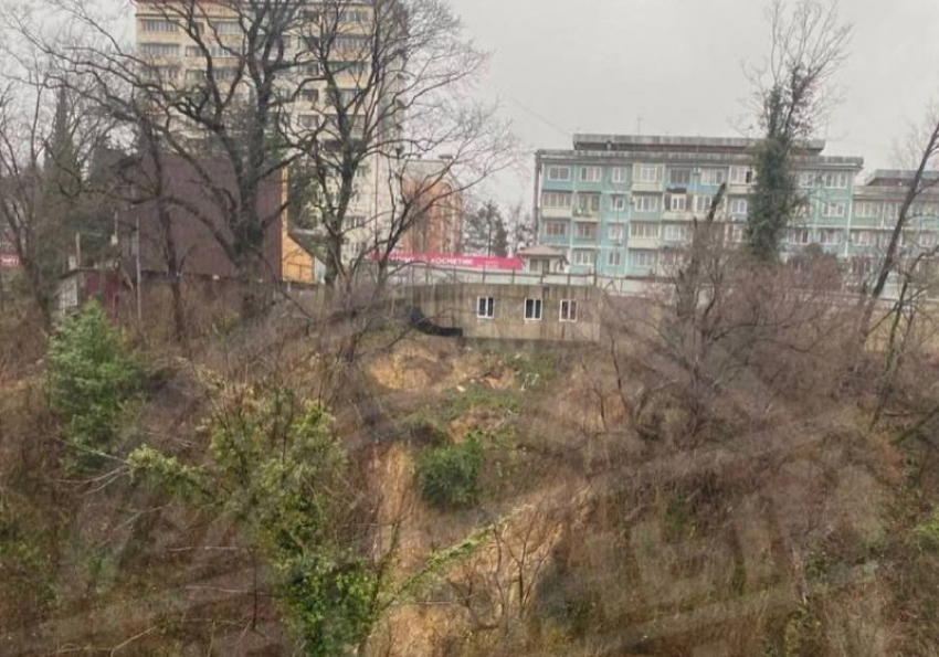 Скоро повторит славу Тепличной и Петрозаводской: Сочи угрожает новый мощный оползень, власти снова бездействуют