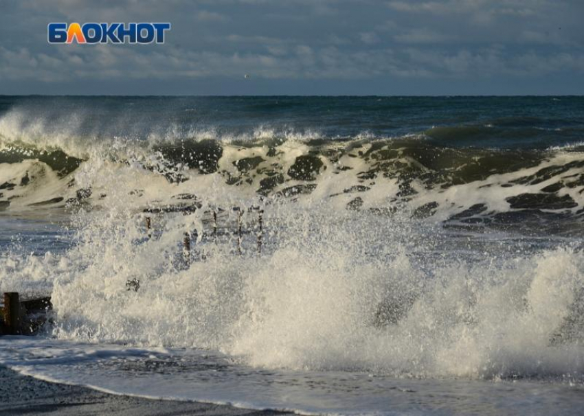 В Абхазии запретили купаться в Черном море из-за коммунальной аварии