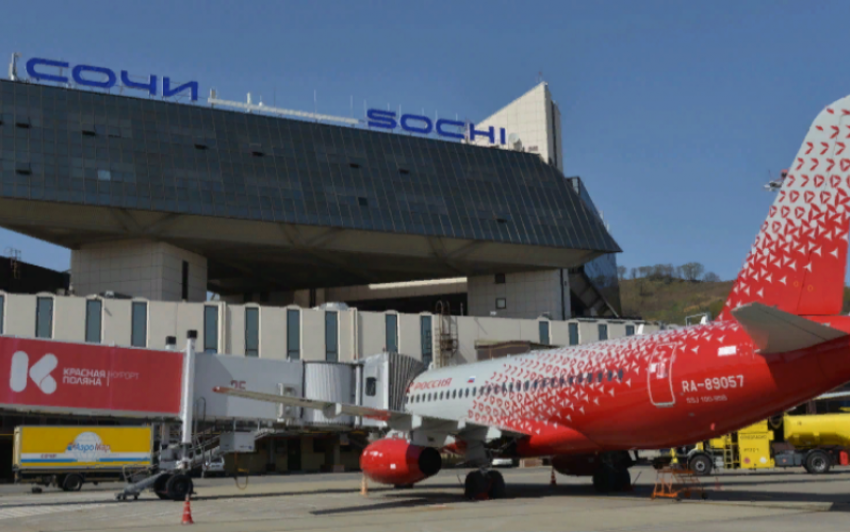 Пассажирский самолет из Москвы экстренно приземлился в Сочи