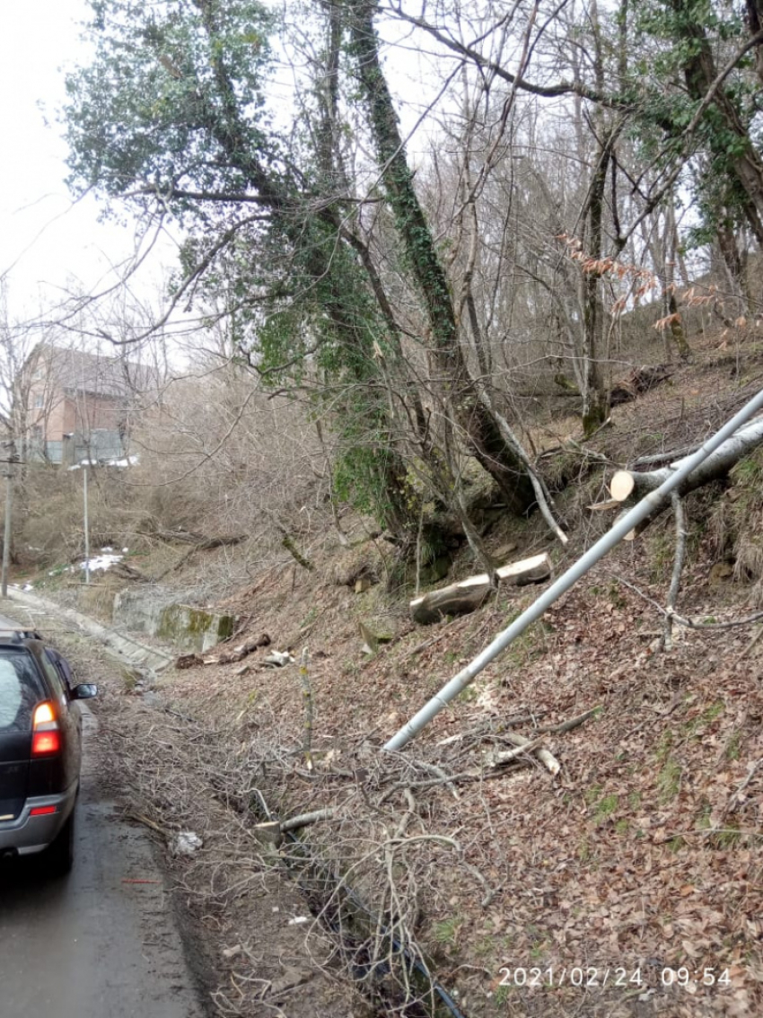 Жители окрестностей и сел Сочи восьмой день сидят без интернета