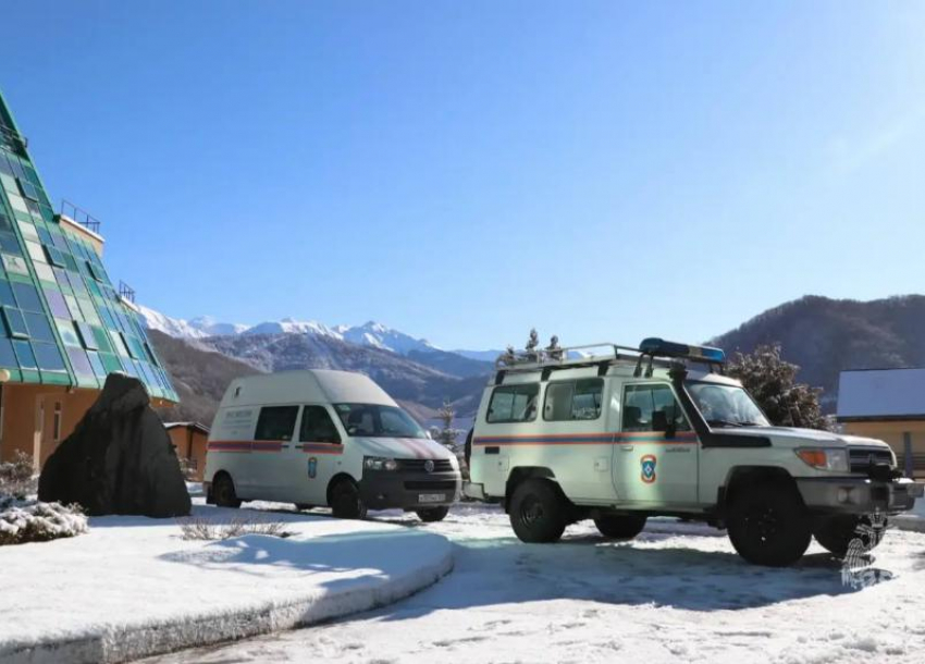 Мужчине стало плохо на берегу реки в Сочи