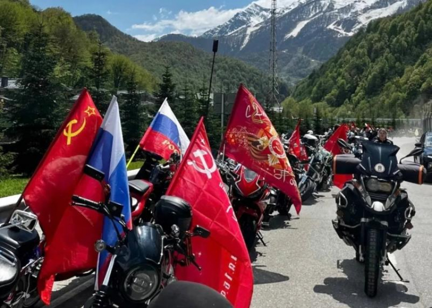  Мотопробег прошел в Сочи в честь Дня Победы