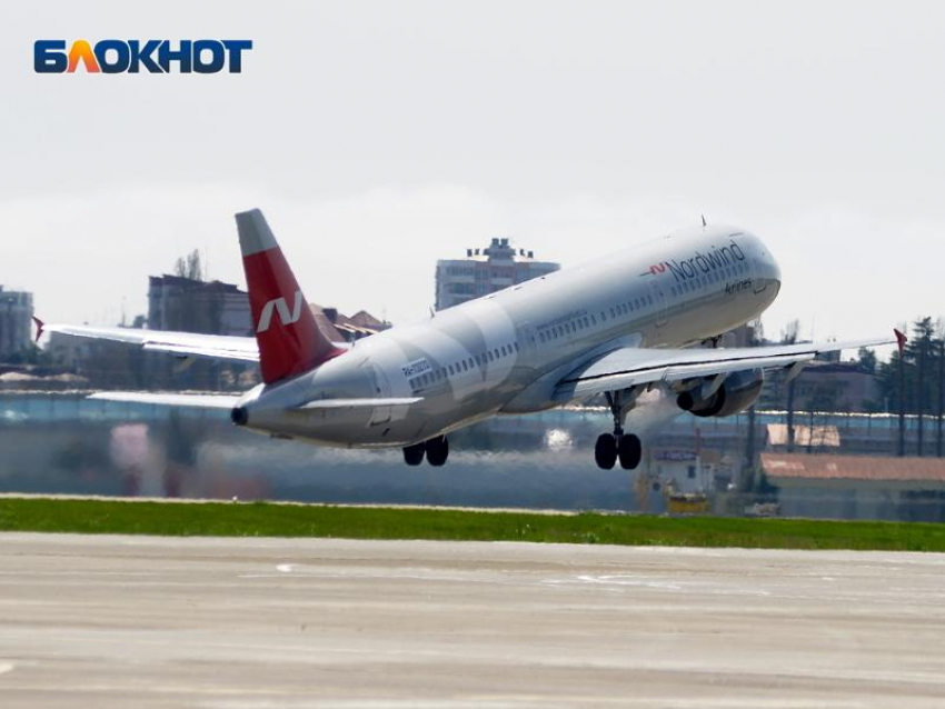 Более 50 рейсов задерживаются в аэропорту Сочи из-за ограничений на полеты