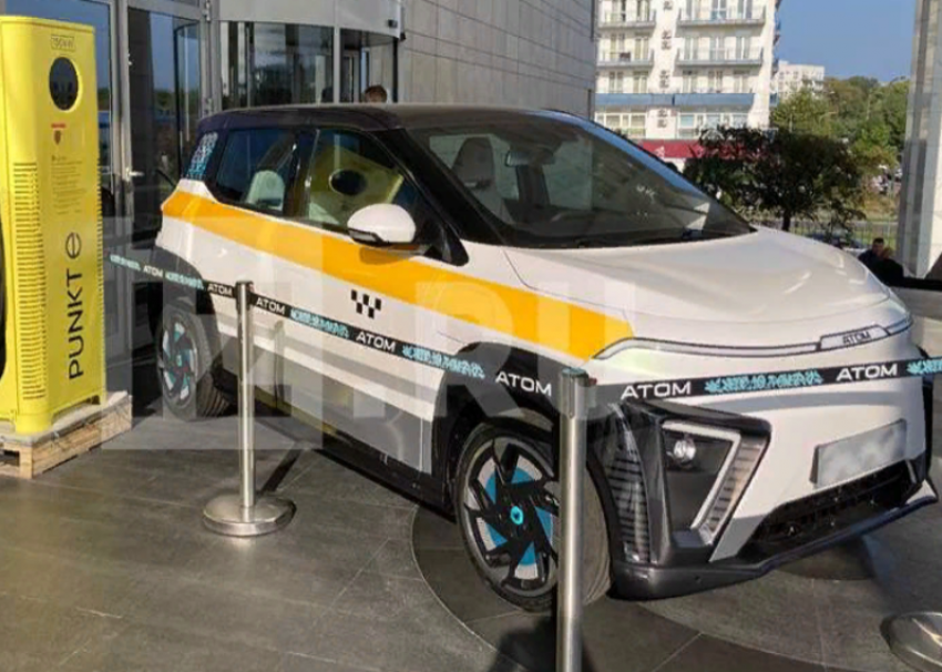 Российский электромобиль-такси впервые представили в Сочи