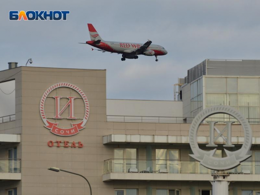 Из-за беспорядков в Махачкале авиаперевозчик перенес израильские рейсы в Сочи