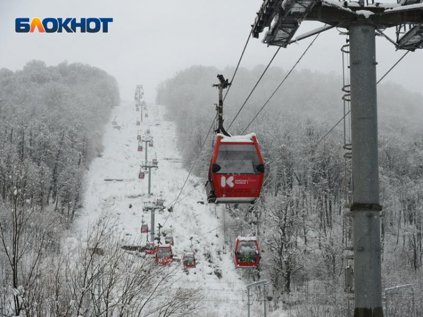 Из-за сильного ветра закрыли часть трасс и канатных дорог в Сочи