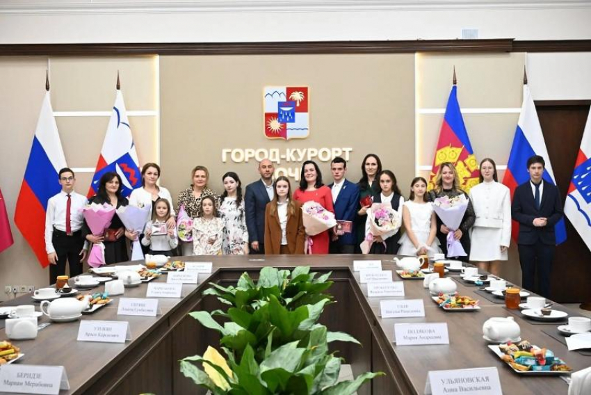  Шесть жительниц Сочи получили знак почета «Материнская слава» накануне праздника