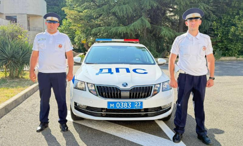 Сквозь пробки полицейские привезли в больницу Сочи 3-летнего ребенка со сломанной ногой