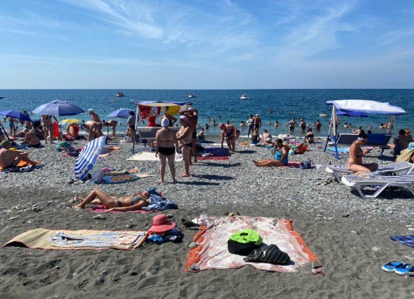Как там вообще можно отдыхать: туристка сравнила два сочинских пляжа 