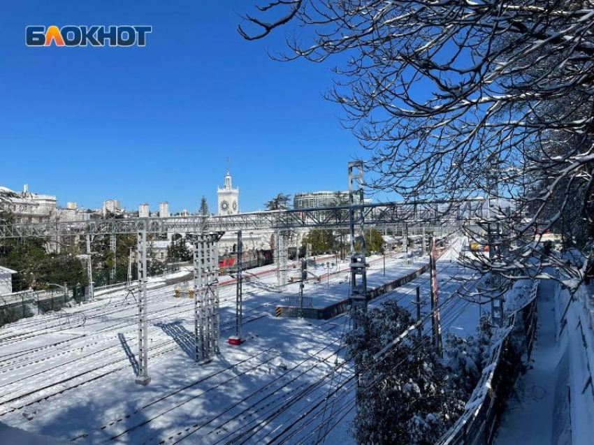 Со сгоревшими билетами и дошираком: как встречали Новый Год пассажиры поездов, следовавших в Сочи