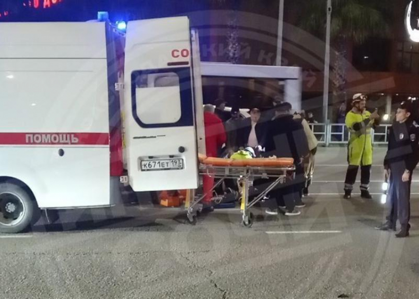 В Сириусе водитель насмерть сбил велосипедистку на «зебре» на глазах её ребенка