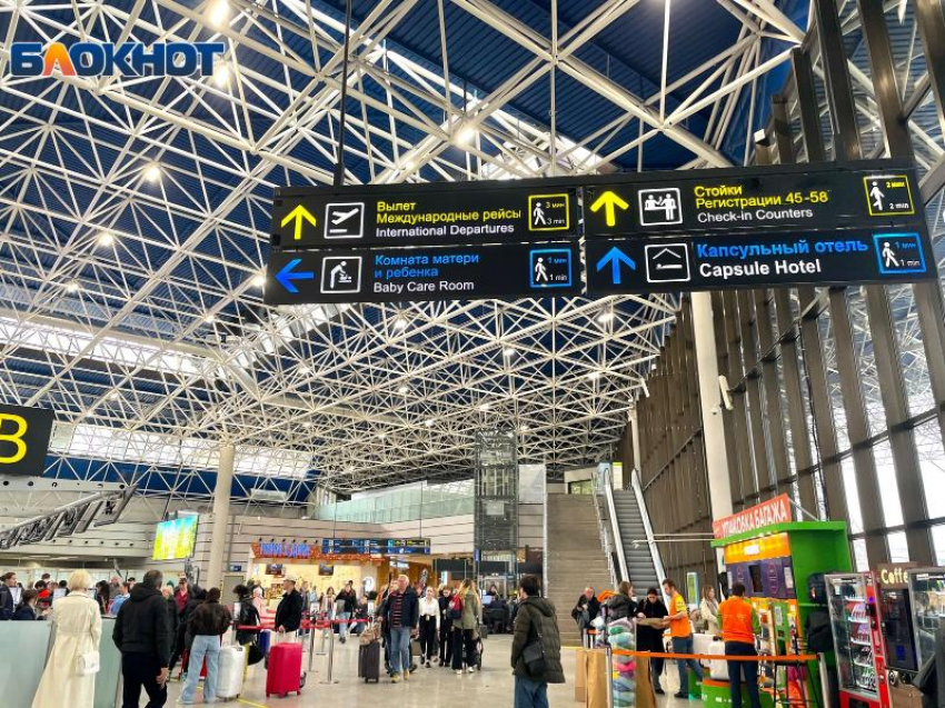 Переносы и отмены рейсов возможно в аэропорту Сочи из-за снегопада в Москве