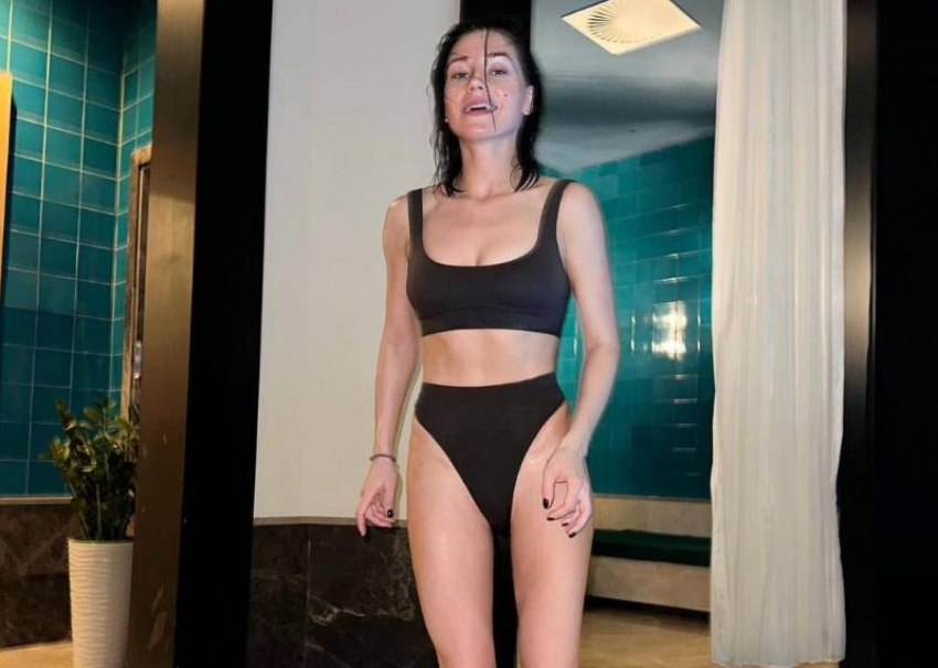 Актриса Кристина Асмус показала шикарную фигуру на отдыхе в Сочи