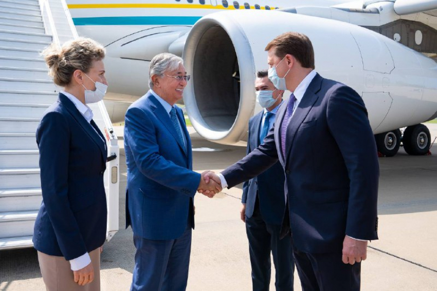 Алексей Копайгородский встретил президента Казахстана у трапа самолета в Сочи