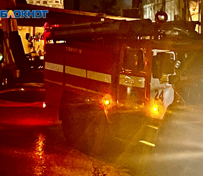 Обломки БПЛА упали на два дома в Сочи