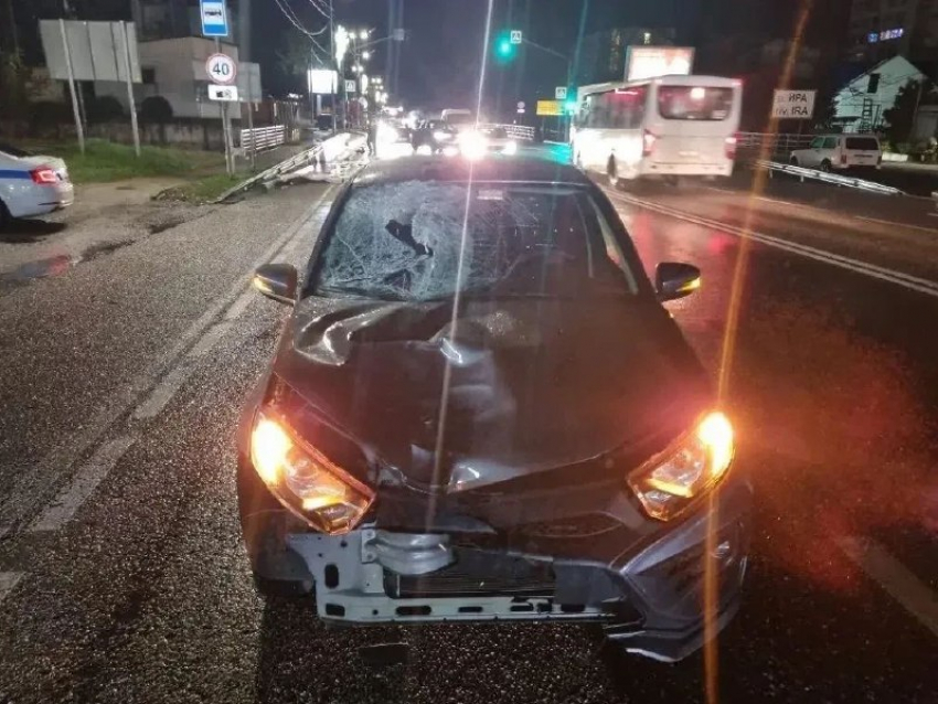 В Сочи мужчина погиб, перебежав дорогу в неположенном месте