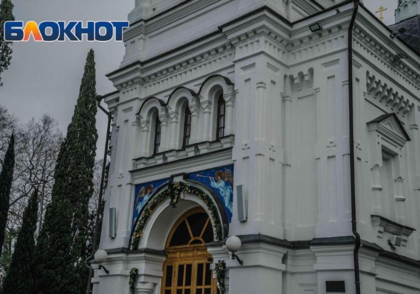 Жительница Сочи пожаловалась на видеокамеры в православном храме 