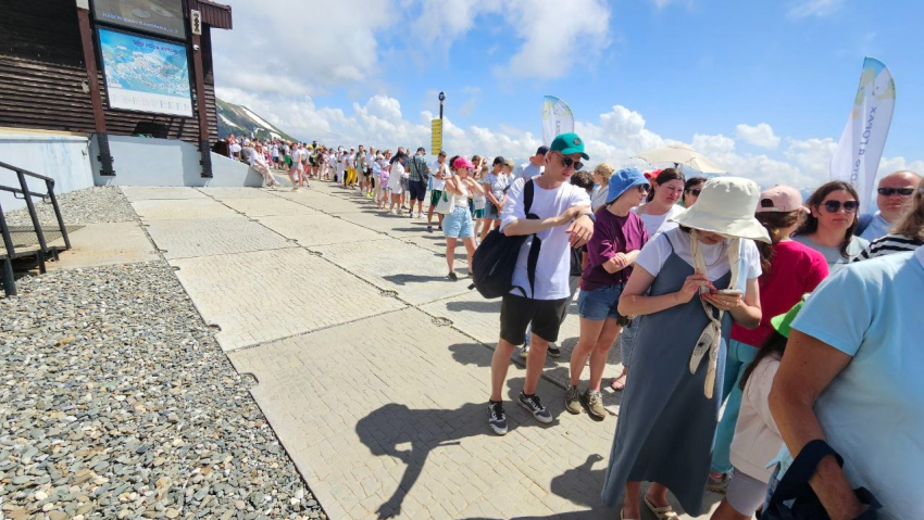В Сочи туристы застряли на подъемнике «Кавказский экспресс» под палящим солнцем