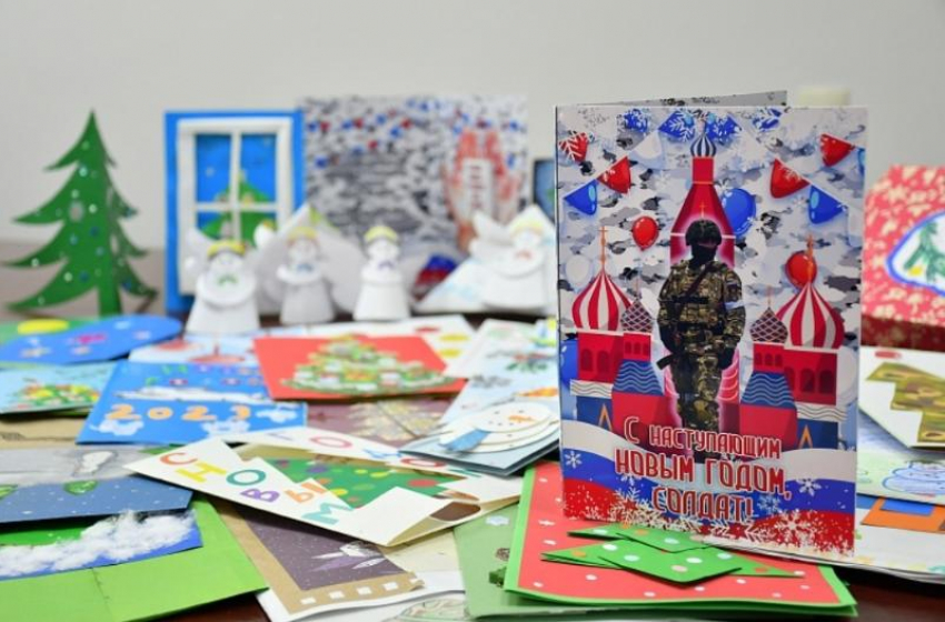 Школьники из Сочи отправили новогодние открытки участникам СВО