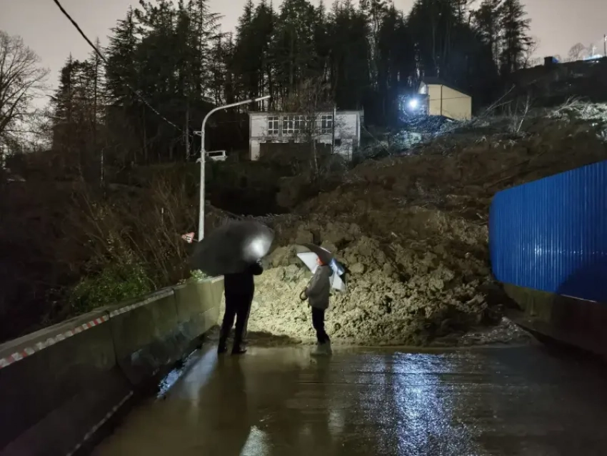 Повторный оползень сошел к ЖК «Министерские озера» Сочи