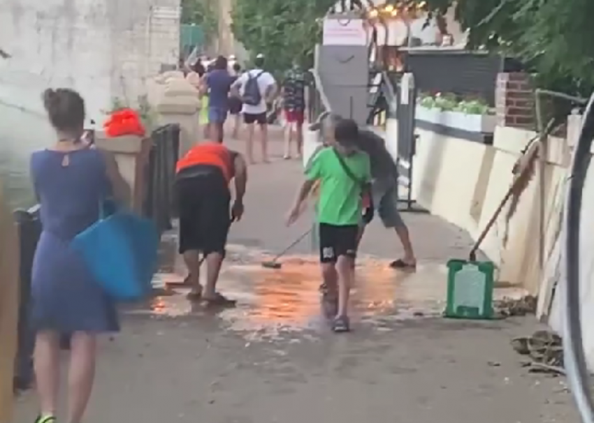 «В море ни ногой»: приморцы приехали на популярный пляж и испугались (видео)