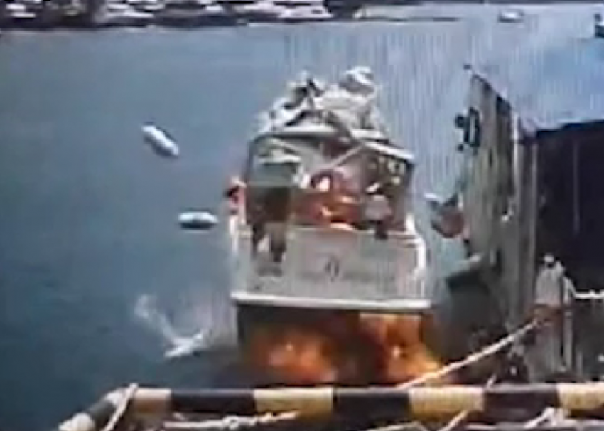 Прогулочный катер взорвался в порту Сочи