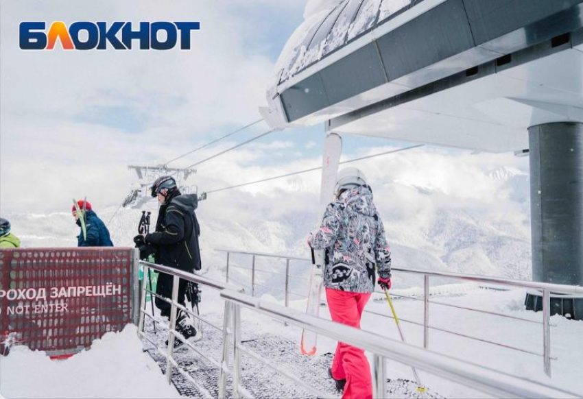 «Подъемники могли застрять»: горы снега шокировали сочинских туристов