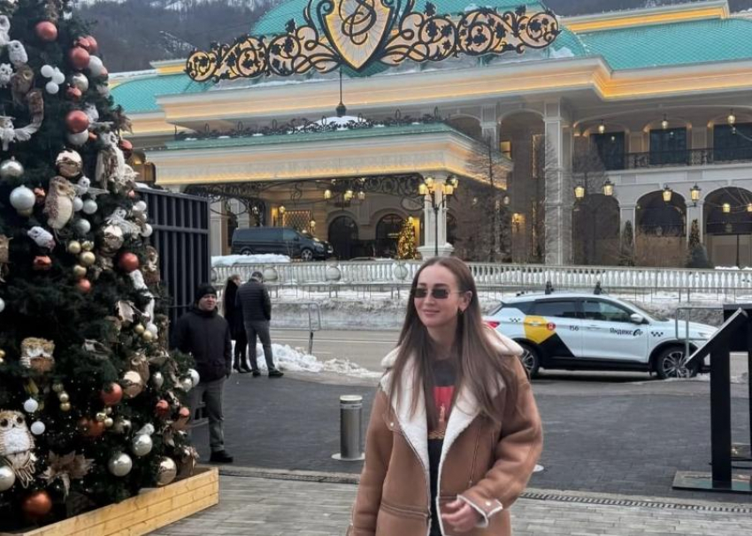  Ольга Бузова на отдыхе в Сочи покоряет горы и принимает букеты