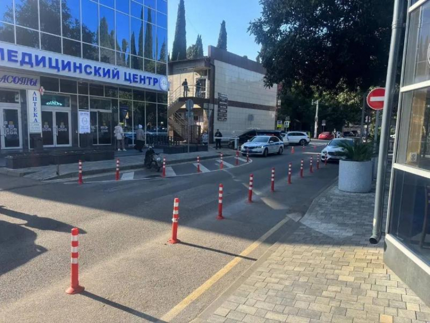  В Сочи сбили двухлетнюю девочку, вышедшую из-за припаркованной машины