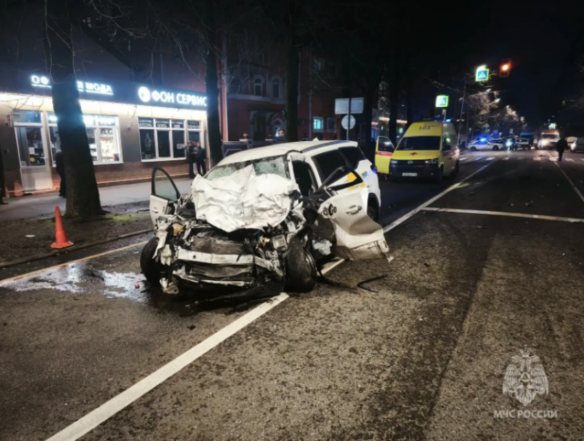 Голый неадекват угнал такси и устроил смертельную аварию в Сочи