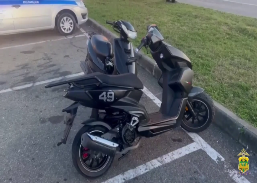 Четырех подростков-мопедистов без прав, младшему из которых всего 12 лет, поймали в Сочи 