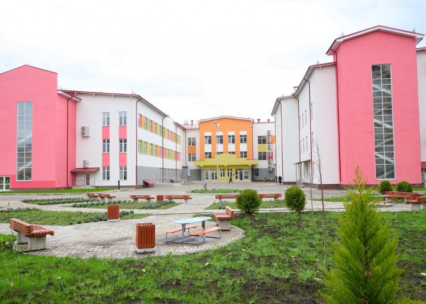 В Сочи завершилось строительство школы в Лазаревском районе