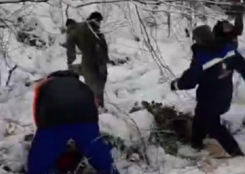  Сквозь сугробы пробирались сотрудники «Водоканала Сочи», чтобы вернуть воду поселку