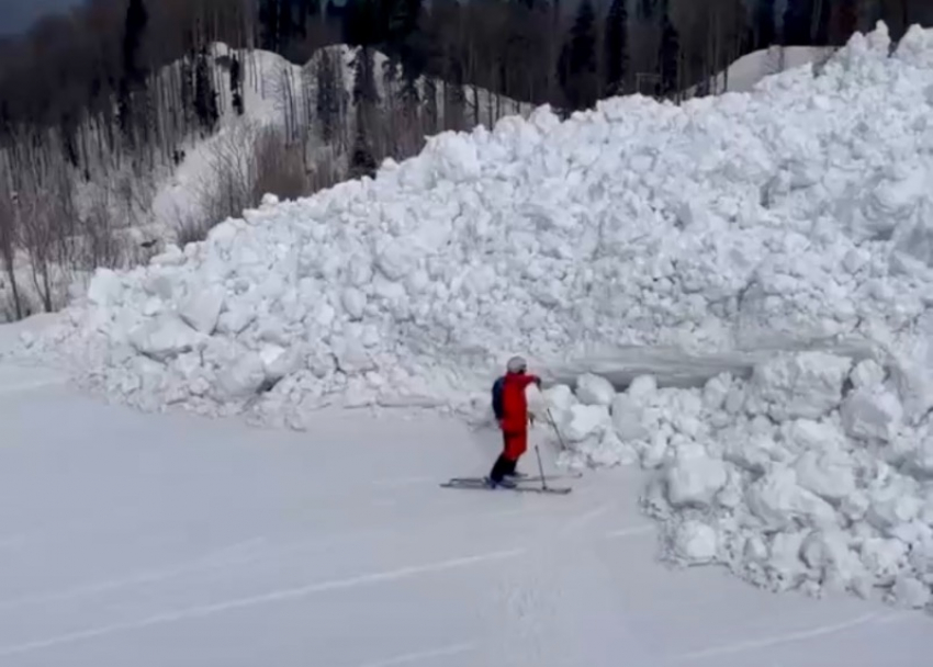 Последствия схода лавины в Сочи попали на видео