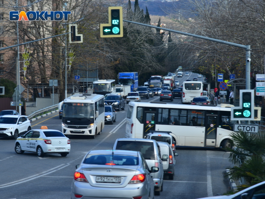Звучат сирены, аэропорт закрыт: Сочи в праздник подвергся атаке БПЛА