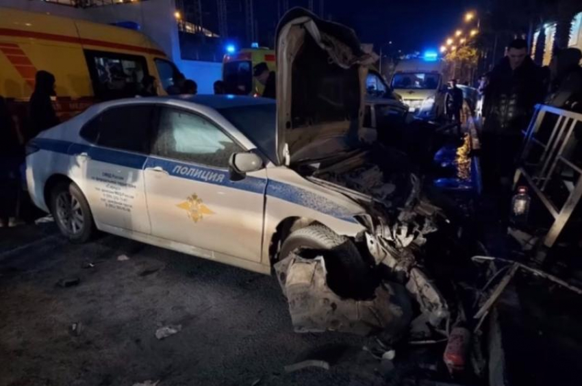 Два человека погибли после столкновения с машиной ГИБДД в Сириусе